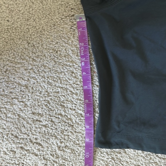 Lululemon Women's Black Cargo Athletic Shorts - Picture 6 of 8